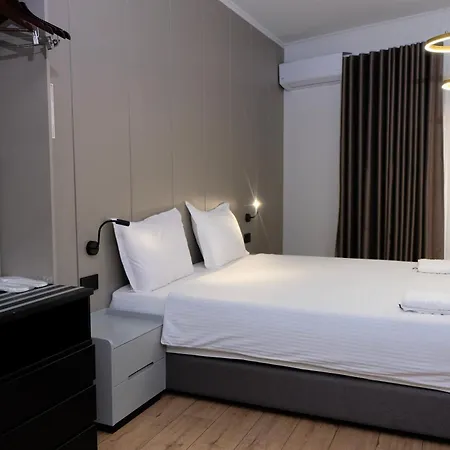 Central Inn City Apartments * تيرانا